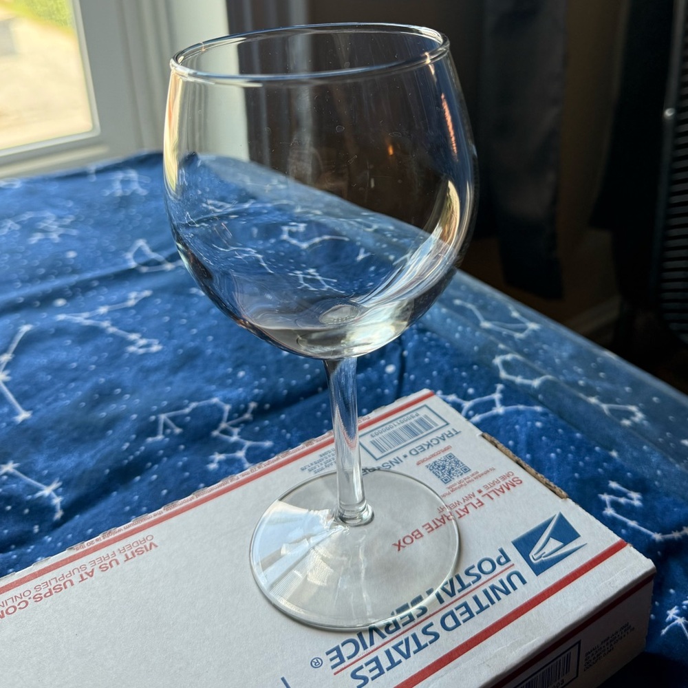 💜 Dainty Wine Glass